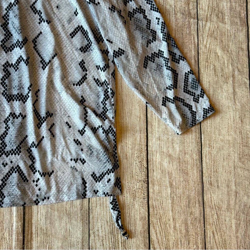 SUNSENSE by JAMIE SADOCK Ultralight Gray Black Snakeskin Print Sz XL Longsleeve - Picture 8 of 13